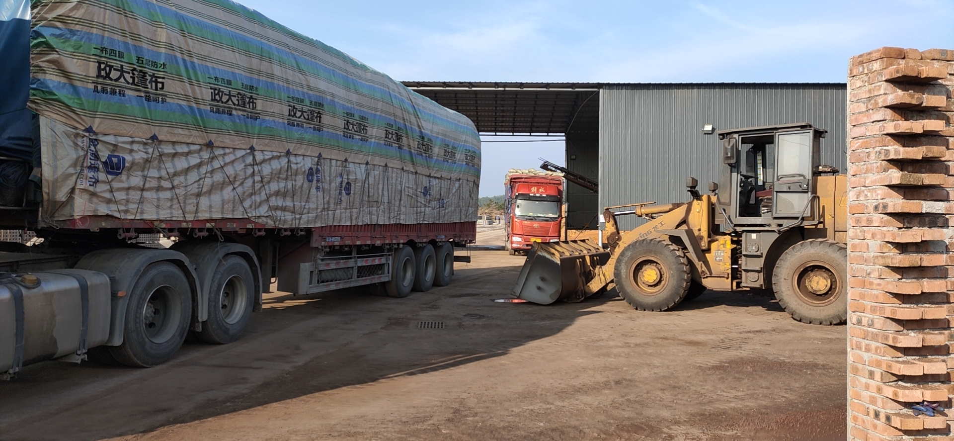 江西達(dá)人建材有限公司陶粒發(fā)貨現(xiàn)場圖片